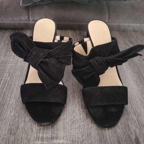 Ann Taylor Bow Mules - Picture 2 of 4